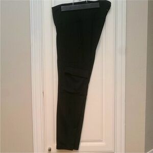 NWOT Black Old Navy Elevate Cargo Legging